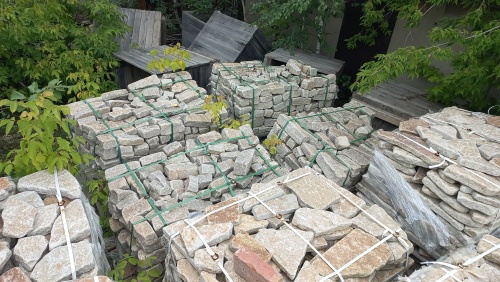 Гранитный плитняк галтованный для мощения купить в Чайковском