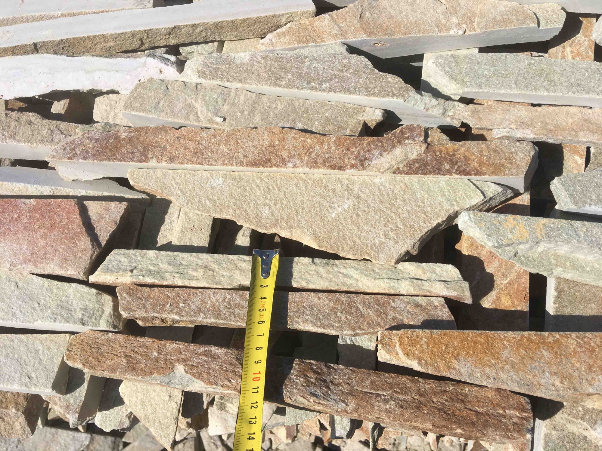 Горбушка златолит золотистый для облицовки купить в Чайковском