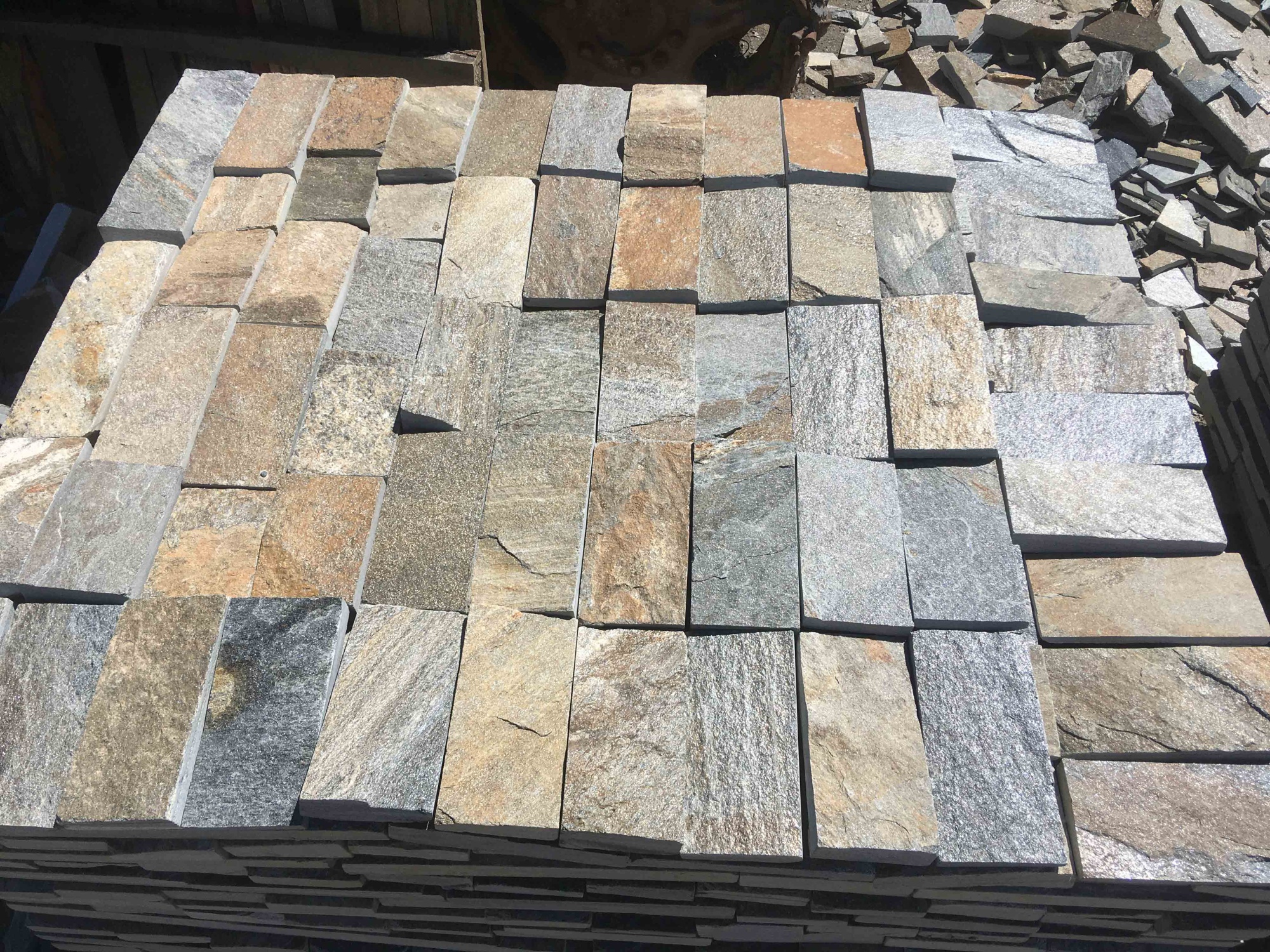 Плитка пилёная златолит Уральский для фасада купить в Чайковском