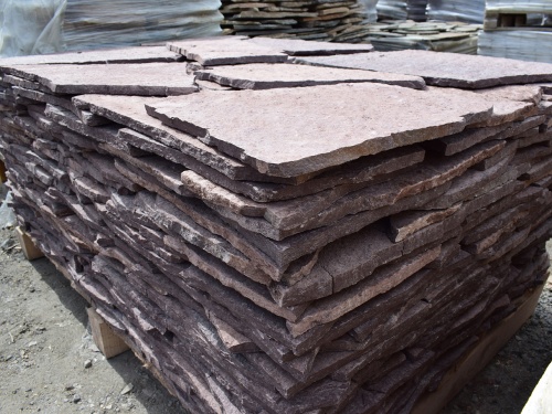 Плитняк лемезит бордовый для облицовки цоколя 20-25 мм  купить в Чайковском