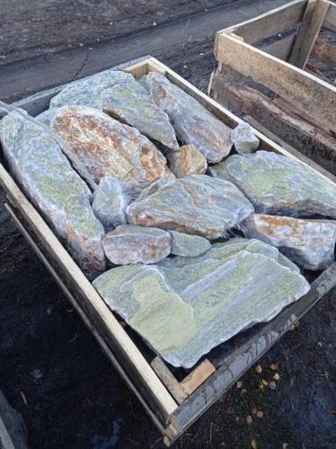 Златолит жёлтый, жёлто-зелёный глыбки и валуны для ланшафтного дизайна купить в Чайковском