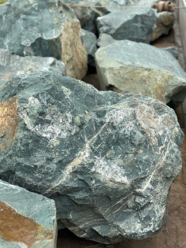 Камни для ландшафтного дизайна зелёные 10-60 килограмм купить в Чайковском