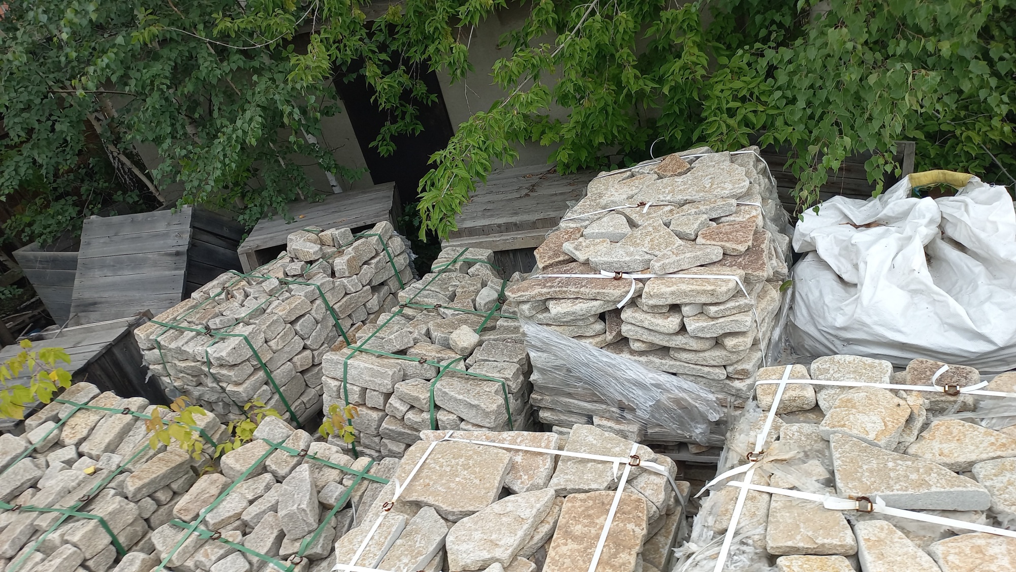 Плитняк гранитный галтованный купить в Чайковском