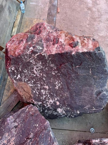 Камни для ландшафтного дизайна красно-фиолетовые 10-60 килограмм купить в Чайковском