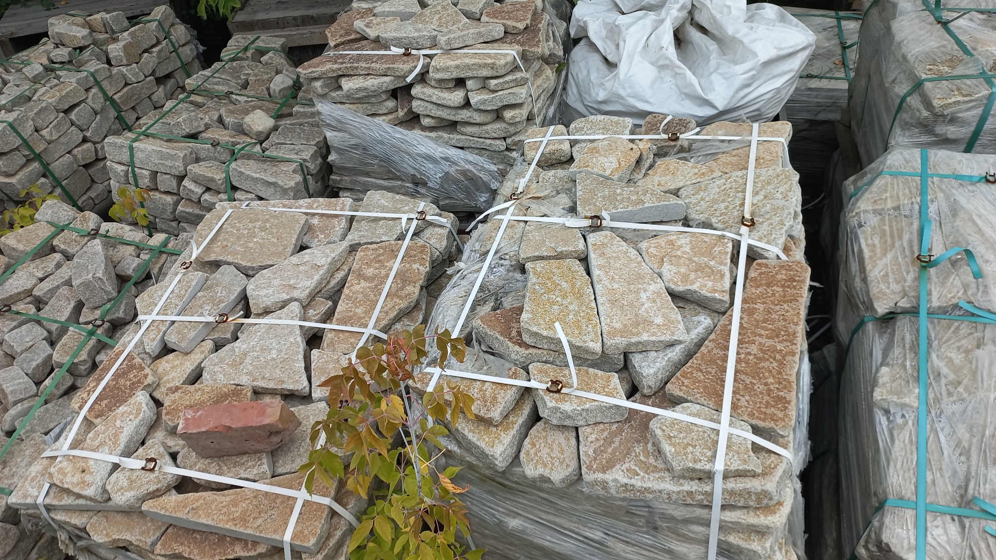 Плитняк гранитный галтованный купить в Чайковском