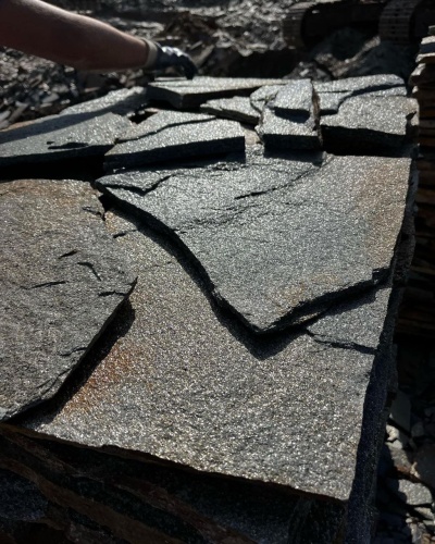 Плитняк златолит серебристый для фасада купить в Чайковском