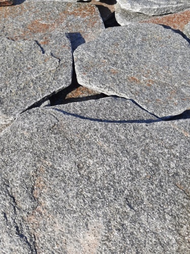 Златолит серебристый галтованный для лестниц купить в Чайковском