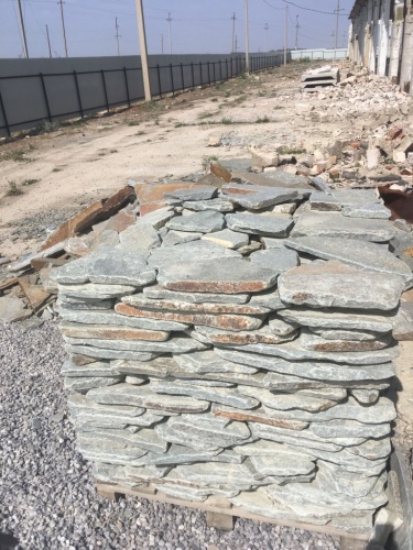 Златолит серебристый галтованный для лестниц купить в Чайковском