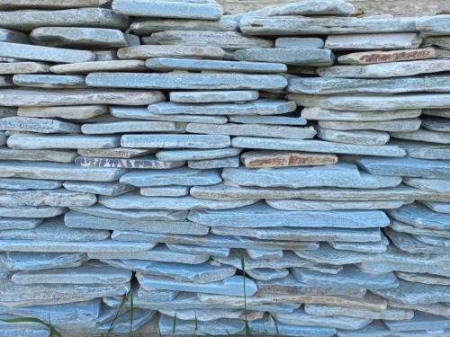 Плитняк златолит зелёный галтованный для цоколя купить в Чайковском