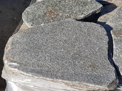 Златолит серебристый галтованный для лестниц купить в Чайковском