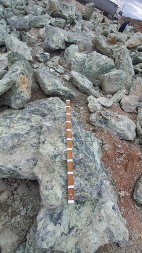 Купить змеевик ландшафтные валуны