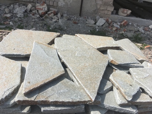 Златолит серебристый галтованный для лестниц купить в Чайковском