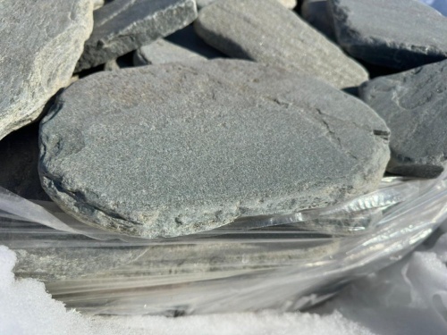 Плитняк златолит зелёный галтованный для цоколя купить в Чайковском