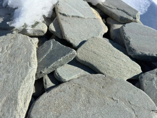 Плитняк златолит зелёный галтованный для цоколя купить в Чайковском